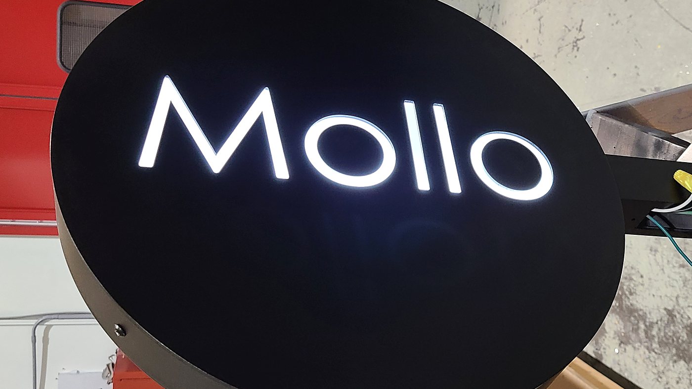 Round blade sign with illuminated letters